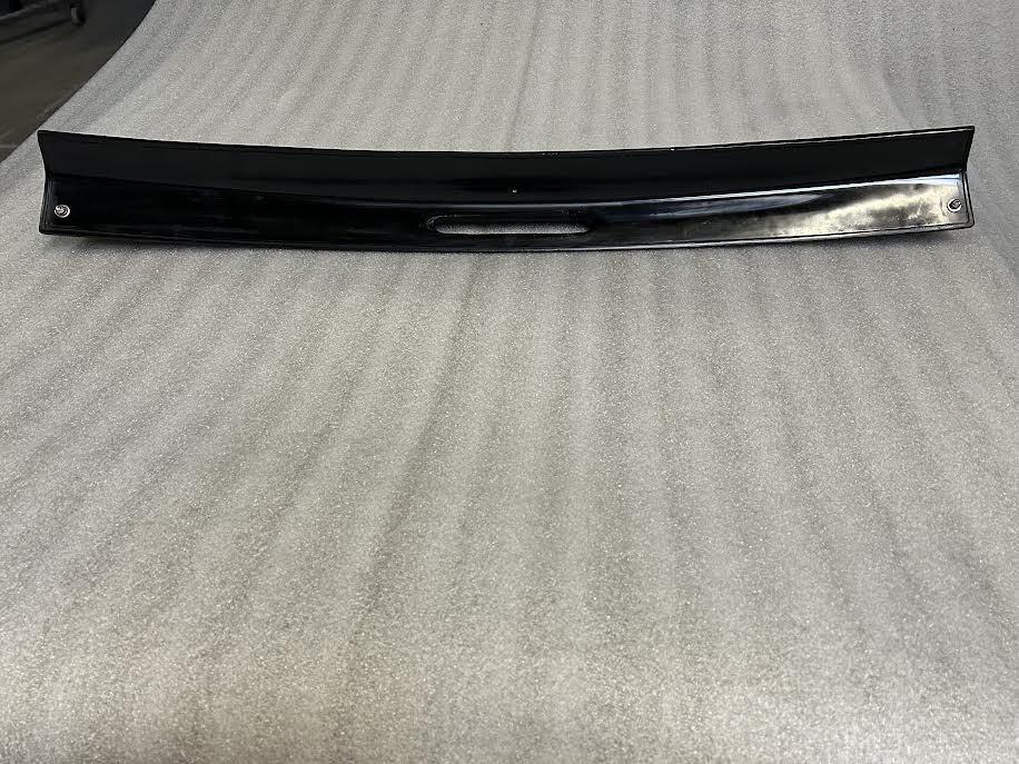 K016852 CHEVROLET SSR 2002-2006 TRUNK WING