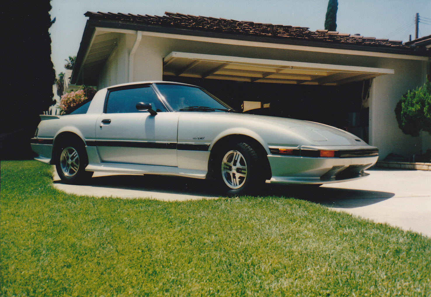 LIP×LIP デカブロマイド KA70500 MAZDA RX-7 1981-1985 SERIES 2&3 WS/FB 4PC LIP KIT